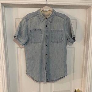Burton Light Blue Short Sleeve Denim Button-Down Shirt - size M
